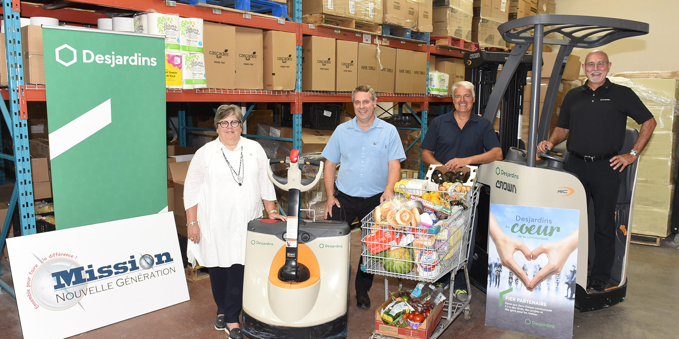 Martine Grégoire, vice-présidente du CA de la Caisse Desjardins de Brossard, Stéphane Plante, directeur général, et Stéphane Laberge, président du CA de Mission Nouvelle Génération et Michel Descoteaux, président du CA de la Caisse Desjardins La Prairie.